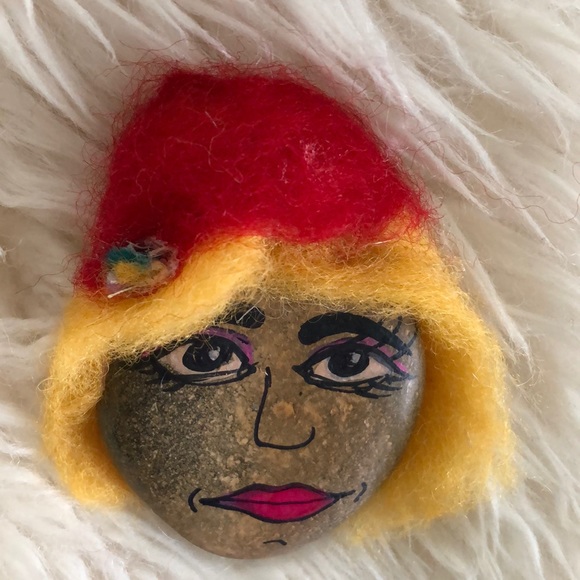 Faces painted on rocks,wool hair and hats designed - Picture 3 of 6